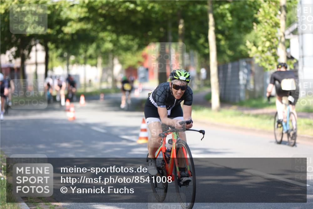 10.08.2025 - GEWOBA Citytriathlon Bremen Yannick Fuchs http://msf.ph/oto/8541008 10.08.2025 10:33:45 Radfahren 81, 127, 151, 161, 245, 350, 394, 400, 428, 451, 491, 504 meine-sportfotos.de