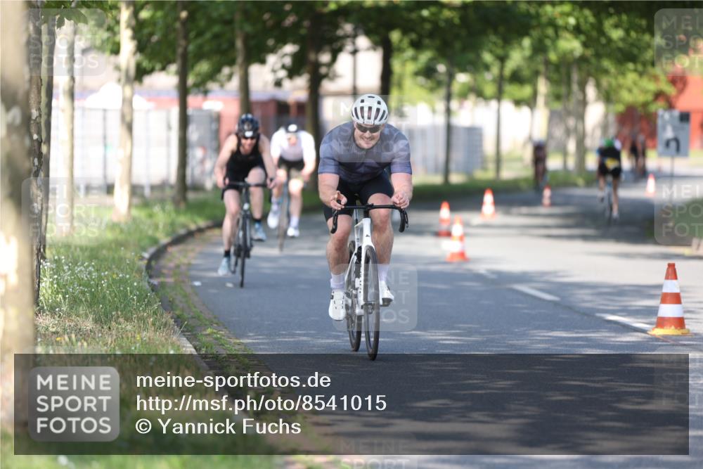 10.08.2025 - GEWOBA Citytriathlon Bremen Yannick Fuchs http://msf.ph/oto/8541015 10.08.2025 10:33:47 Radfahren 81, 97, 151, 161, 245, 350, 394, 400, 427, 428, 451, 491, 504, 512 meine-sportfotos.de