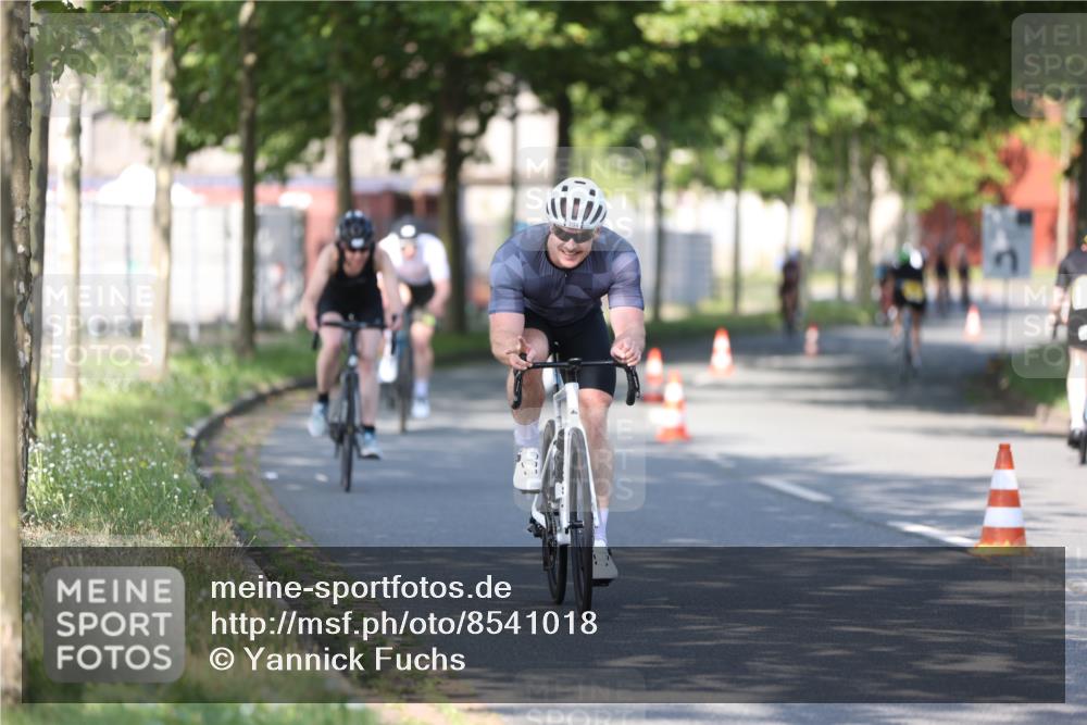 10.08.2025 - GEWOBA Citytriathlon Bremen Yannick Fuchs http://msf.ph/oto/8541018 10.08.2025 10:33:47 Radfahren 81, 97, 151, 161, 245, 350, 394, 400, 427, 428, 451, 491, 504, 512 meine-sportfotos.de