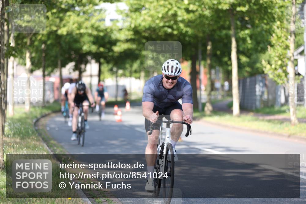 10.08.2025 - GEWOBA Citytriathlon Bremen Yannick Fuchs http://msf.ph/oto/8541024 10.08.2025 10:33:48 Radfahren 81, 97, 151, 161, 245, 350, 394, 400, 427, 428, 451, 491, 504, 512 meine-sportfotos.de