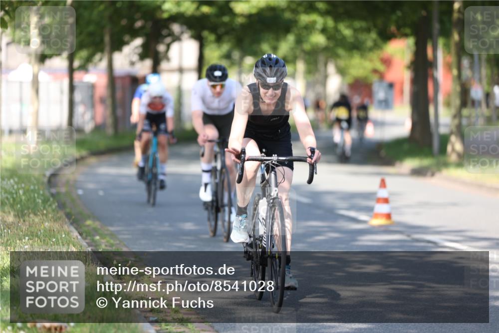 10.08.2025 - GEWOBA Citytriathlon Bremen Yannick Fuchs http://msf.ph/oto/8541028 10.08.2025 10:33:49 Radfahren 81, 97, 151, 161, 245, 350, 394, 400, 409, 427, 428, 451, 491, 504, 512 meine-sportfotos.de