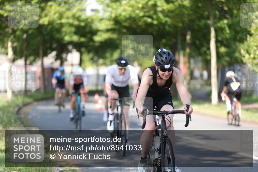 10.08.2025 - GEWOBA Citytriathlon Bremen Yannick Fuchs http://msf.ph/oto/8541033 10.08.2025 10:33:49 Radfahren 81, 97, 151, 161, 245, 350, 394, 400, 409, 427, 428, 451, 491, 504, 512 meine-sportfotos.de