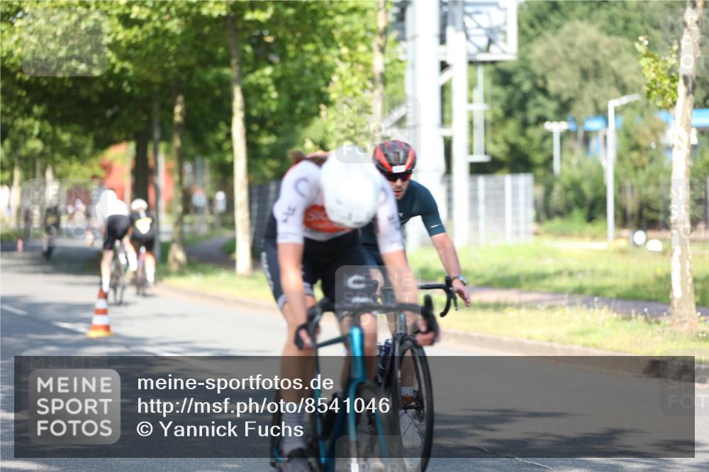 10.08.2025 - GEWOBA Citytriathlon Bremen Yannick Fuchs http://msf.ph/oto/8541046 10.08.2025 10:33:51 Radfahren 81, 97, 151, 161, 245, 350, 394, 400, 409, 419, 427, 428, 451, 491, 504, 512 meine-sportfotos.de