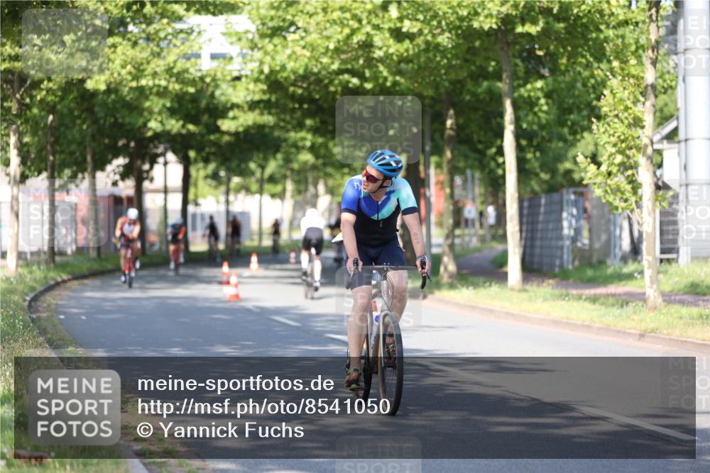 10.08.2025 - GEWOBA Citytriathlon Bremen Yannick Fuchs http://msf.ph/oto/8541050 10.08.2025 10:33:52 Radfahren 81, 97, 151, 161, 245, 350, 394, 400, 409, 419, 427, 451, 491, 504, 512 meine-sportfotos.de