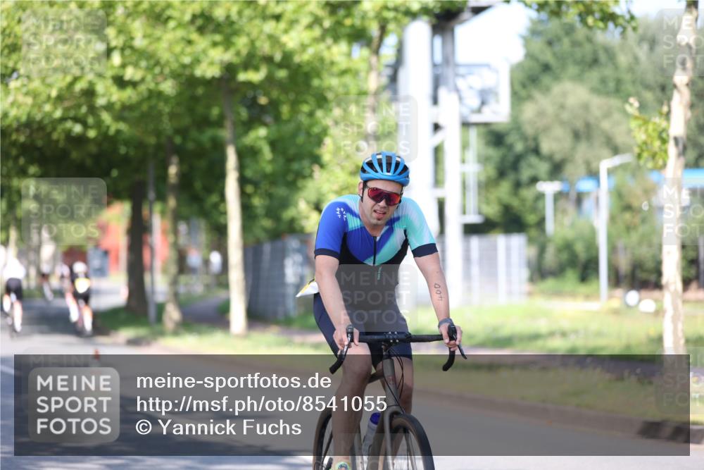 10.08.2025 - GEWOBA Citytriathlon Bremen Yannick Fuchs http://msf.ph/oto/8541055 10.08.2025 10:33:52 Radfahren 81, 97, 151, 161, 245, 350, 394, 400, 409, 419, 427, 451, 491, 504, 512 meine-sportfotos.de