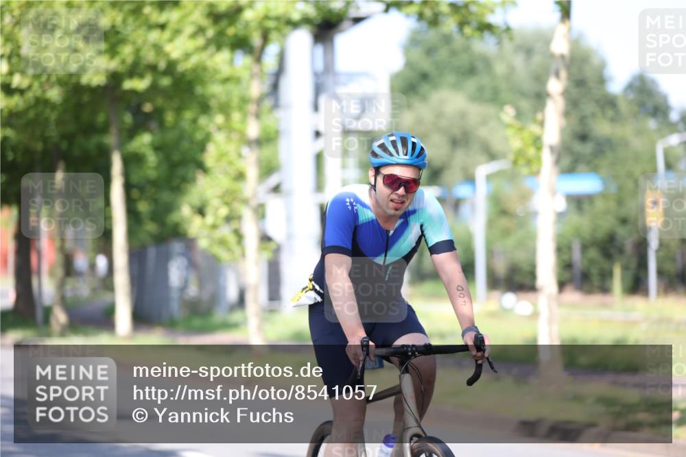 10.08.2025 - GEWOBA Citytriathlon Bremen Yannick Fuchs http://msf.ph/oto/8541057 10.08.2025 10:33:52 Radfahren 81, 97, 151, 161, 245, 350, 394, 400, 409, 419, 427, 451, 491, 504, 512 meine-sportfotos.de