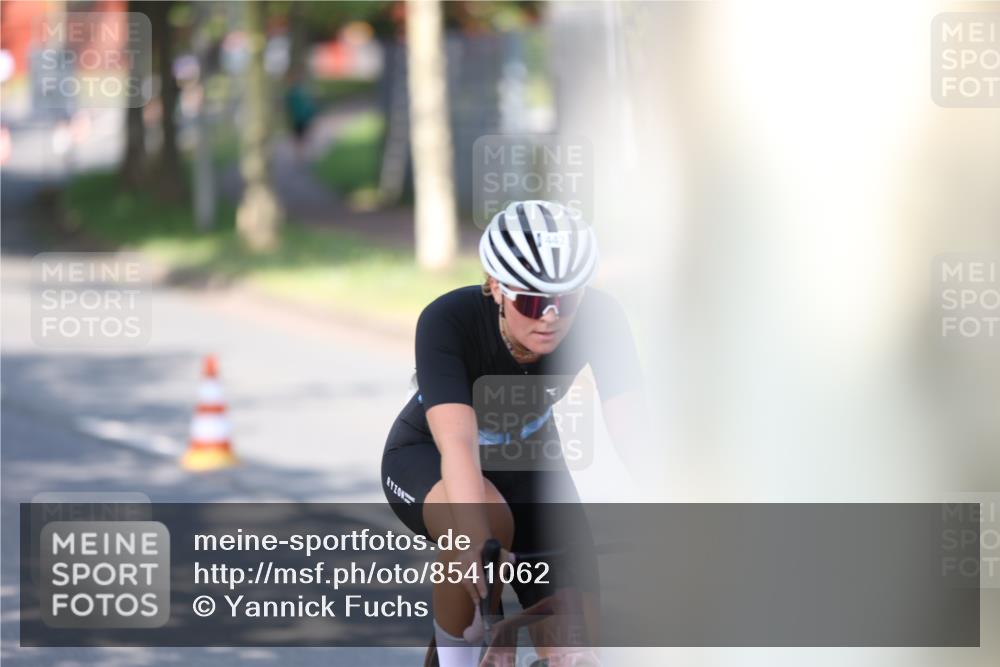 10.08.2025 - GEWOBA Citytriathlon Bremen Yannick Fuchs http://msf.ph/oto/8541062 10.08.2025 10:34:45 Radfahren 21, 129, 147, 213, 358, 413, 442, 500 meine-sportfotos.de