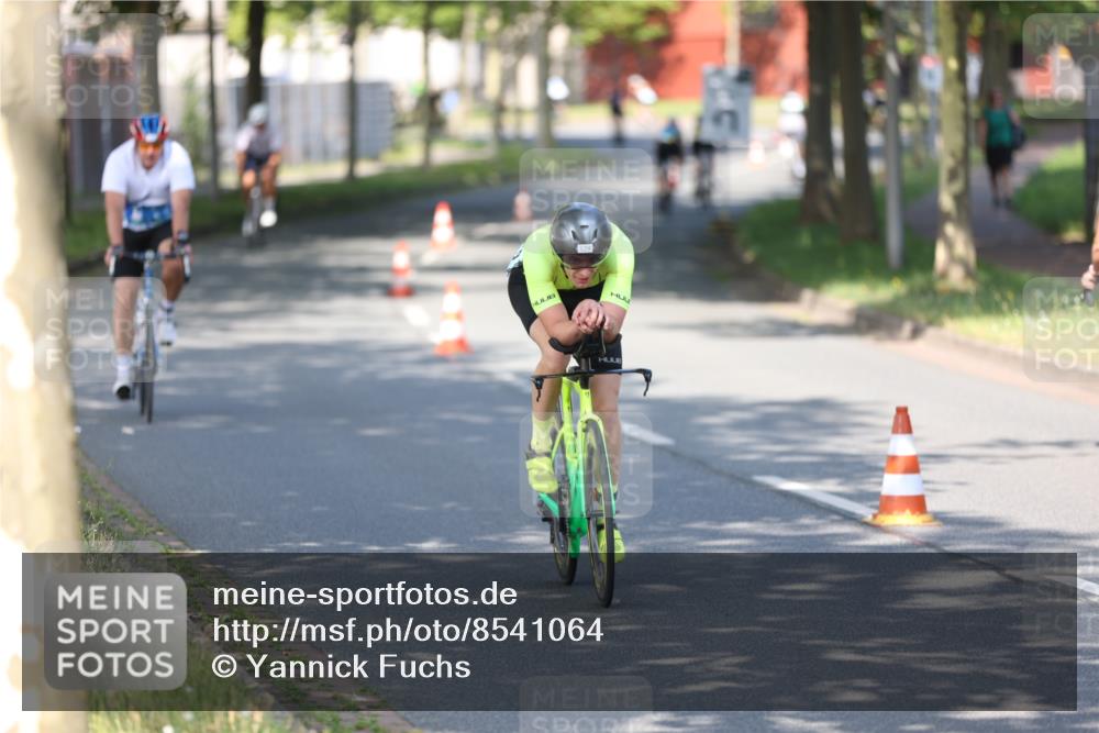 10.08.2025 - GEWOBA Citytriathlon Bremen Yannick Fuchs http://msf.ph/oto/8541064 10.08.2025 10:34:46 Radfahren 21, 129, 147, 213, 358, 413, 442, 500 meine-sportfotos.de