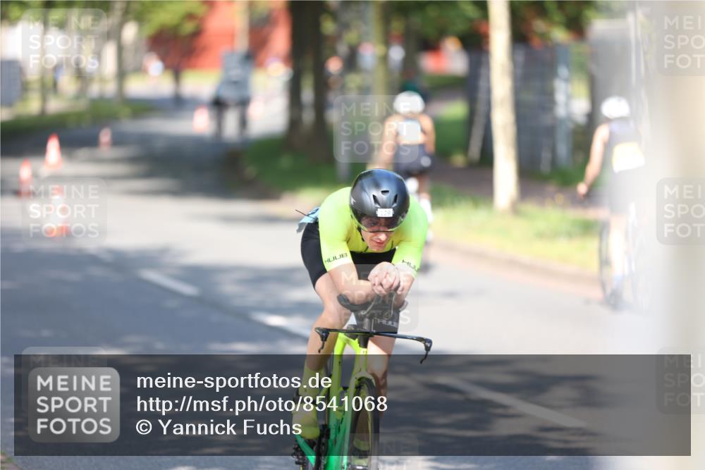 10.08.2025 - GEWOBA Citytriathlon Bremen Yannick Fuchs http://msf.ph/oto/8541068 10.08.2025 10:34:47 Radfahren 21, 129, 147, 213, 358, 413, 442, 500 meine-sportfotos.de