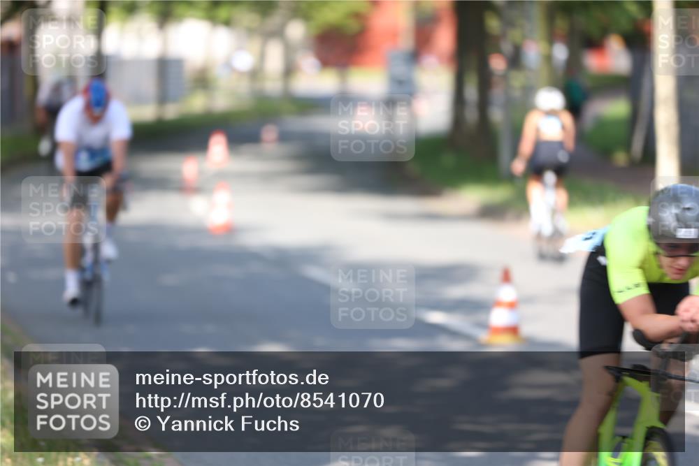 10.08.2025 - GEWOBA Citytriathlon Bremen Yannick Fuchs http://msf.ph/oto/8541070 10.08.2025 10:34:47 Radfahren 21, 129, 147, 213, 358, 413, 442, 500 meine-sportfotos.de