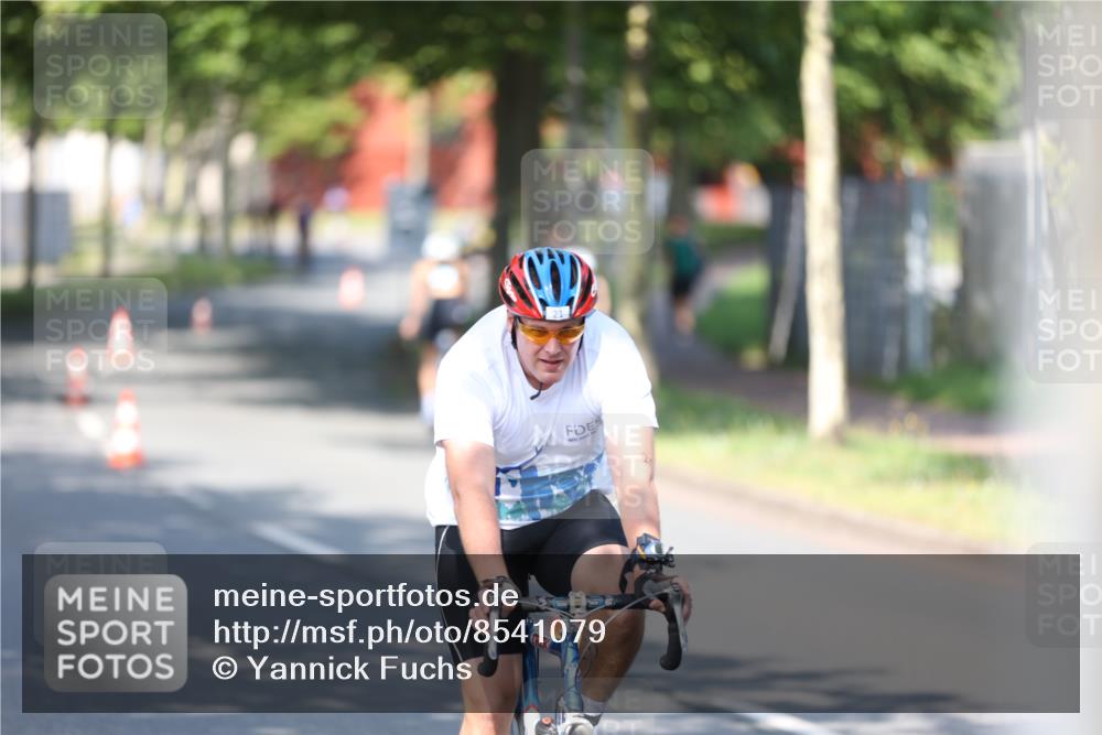10.08.2025 - GEWOBA Citytriathlon Bremen Yannick Fuchs http://msf.ph/oto/8541079 10.08.2025 10:34:48 Radfahren 21, 129, 147, 213, 358, 379, 413, 442, 500 meine-sportfotos.de