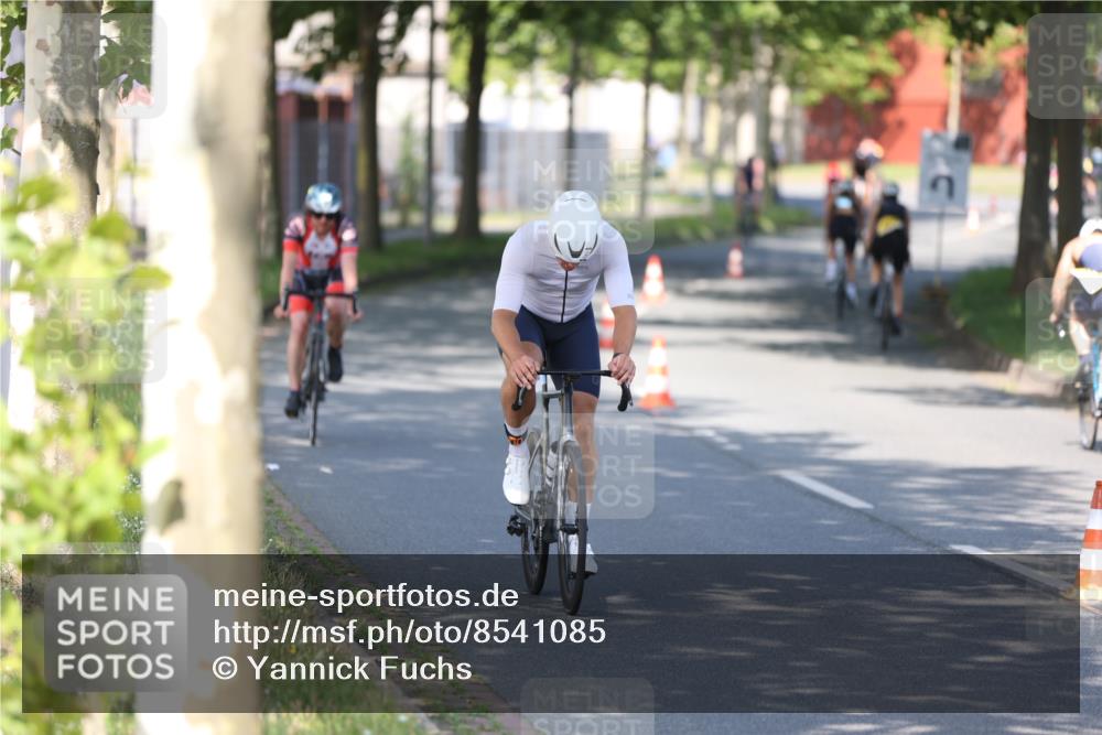 10.08.2025 - GEWOBA Citytriathlon Bremen Yannick Fuchs http://msf.ph/oto/8541085 10.08.2025 10:34:51 Radfahren 21, 129, 147, 181, 358, 379, 404, 413, 442, 461 meine-sportfotos.de