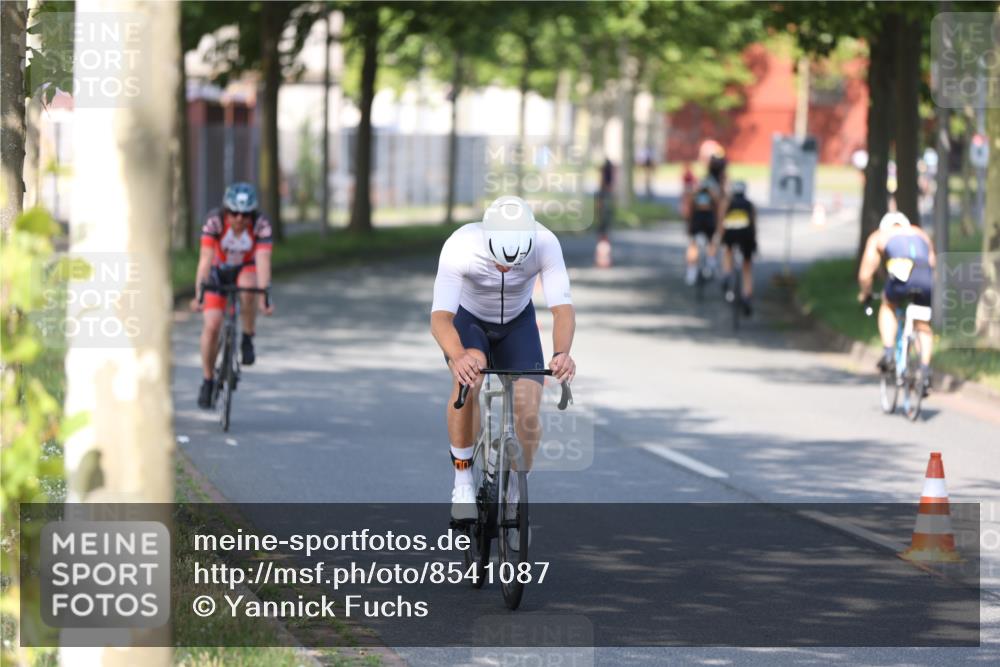 10.08.2025 - GEWOBA Citytriathlon Bremen Yannick Fuchs http://msf.ph/oto/8541087 10.08.2025 10:34:51 Radfahren 21, 129, 147, 181, 358, 379, 404, 413, 442, 461 meine-sportfotos.de