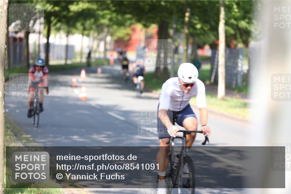 10.08.2025 - GEWOBA Citytriathlon Bremen Yannick Fuchs http://msf.ph/oto/8541091 10.08.2025 10:34:52 Radfahren 21, 129, 147, 181, 379, 404, 413, 442, 461 meine-sportfotos.de