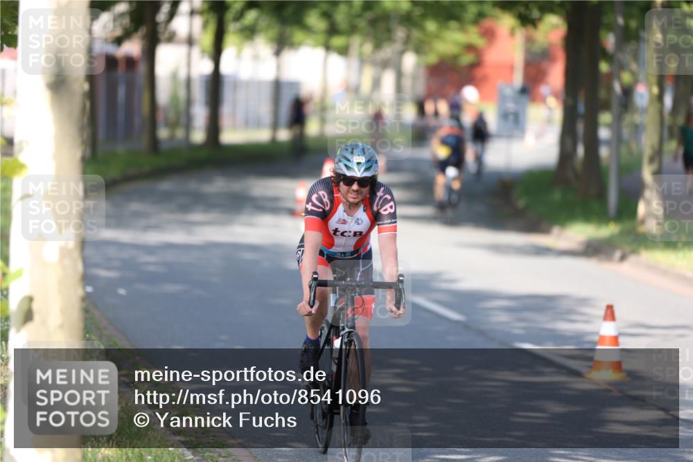 10.08.2025 - GEWOBA Citytriathlon Bremen Yannick Fuchs http://msf.ph/oto/8541096 10.08.2025 10:34:53 Radfahren 21, 129, 147, 181, 379, 393, 404, 413, 442, 461 meine-sportfotos.de