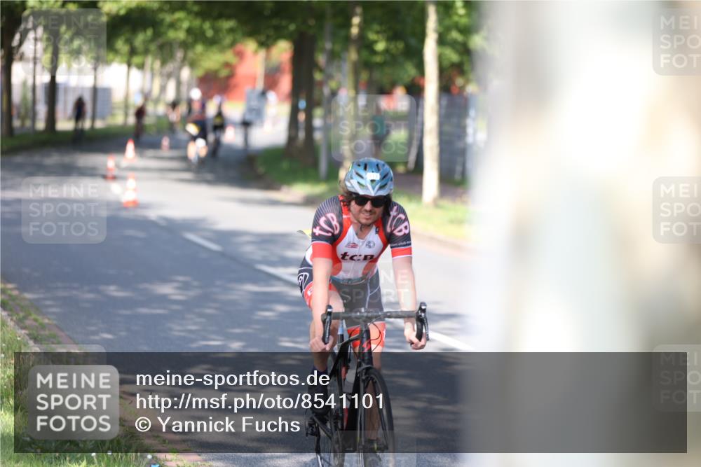 10.08.2025 - GEWOBA Citytriathlon Bremen Yannick Fuchs http://msf.ph/oto/8541101 10.08.2025 10:34:53 Radfahren 21, 129, 147, 181, 379, 393, 404, 413, 442, 461 meine-sportfotos.de
