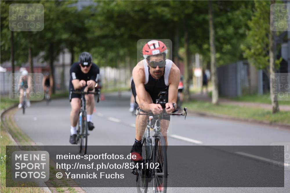 10.08.2025 - GEWOBA Citytriathlon Bremen Yannick Fuchs http://msf.ph/oto/8541102 10.08.2025 12:44:42 Radfahren 586, 607, 638, 800, 809, 819, 958, 1030 meine-sportfotos.de