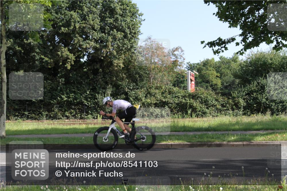 10.08.2025 - GEWOBA Citytriathlon Bremen Yannick Fuchs http://msf.ph/oto/8541103 10.08.2025 10:22:44 Radfahren  meine-sportfotos.de