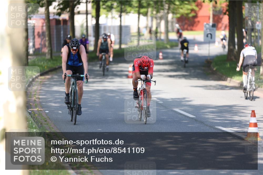 10.08.2025 - GEWOBA Citytriathlon Bremen Yannick Fuchs http://msf.ph/oto/8541109 10.08.2025 10:35:00 Radfahren 21, 129, 147, 181, 241, 379, 393, 404, 413, 445, 461 meine-sportfotos.de