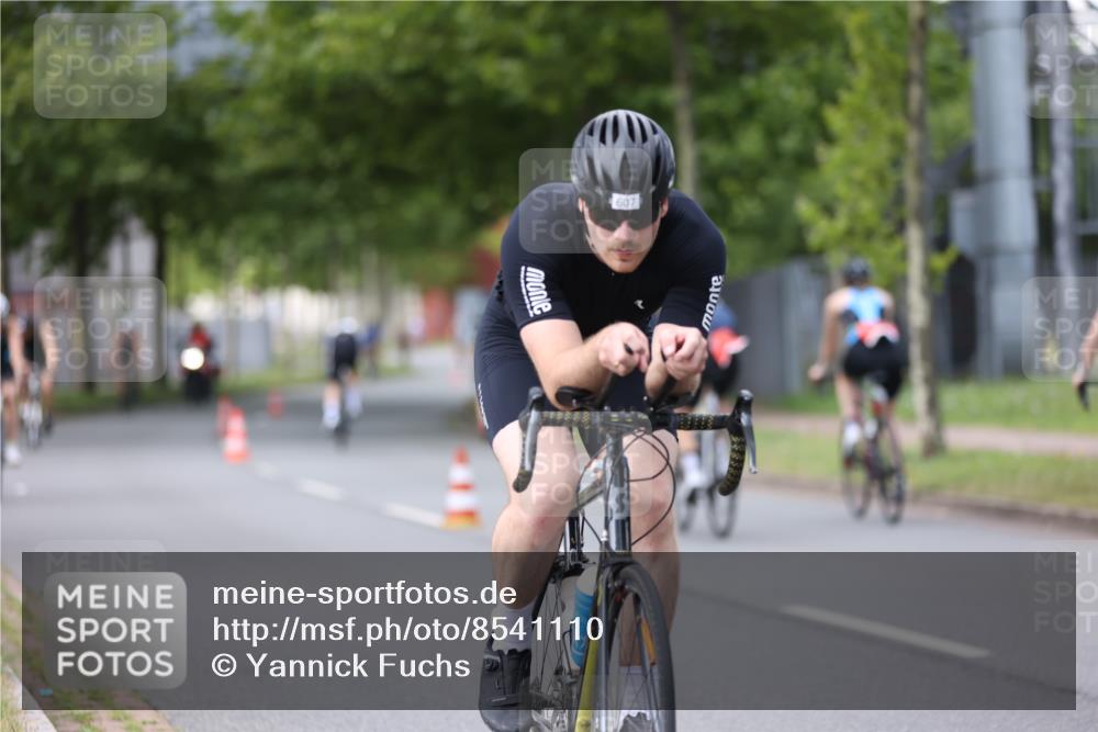 10.08.2025 - GEWOBA Citytriathlon Bremen Yannick Fuchs http://msf.ph/oto/8541110 10.08.2025 12:44:43 Radfahren 586, 607, 638, 800, 809, 819, 958, 1030 meine-sportfotos.de