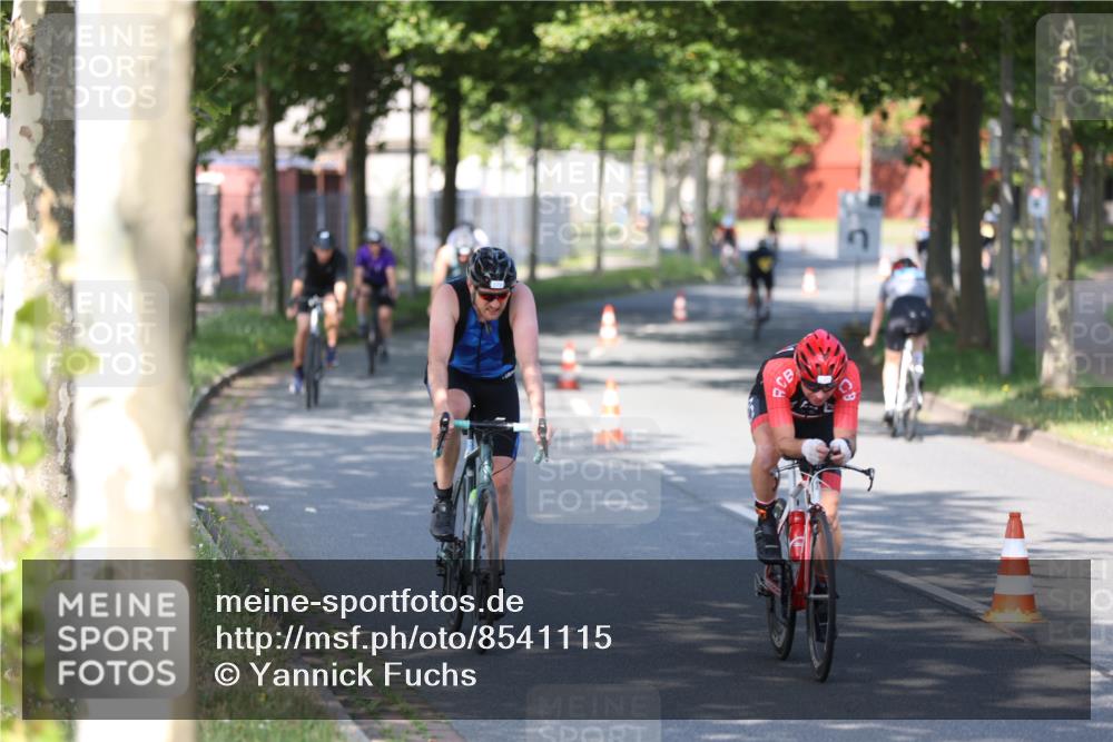 10.08.2025 - GEWOBA Citytriathlon Bremen Yannick Fuchs http://msf.ph/oto/8541115 10.08.2025 10:35:00 Radfahren 21, 129, 147, 181, 241, 379, 393, 404, 413, 445, 461 meine-sportfotos.de