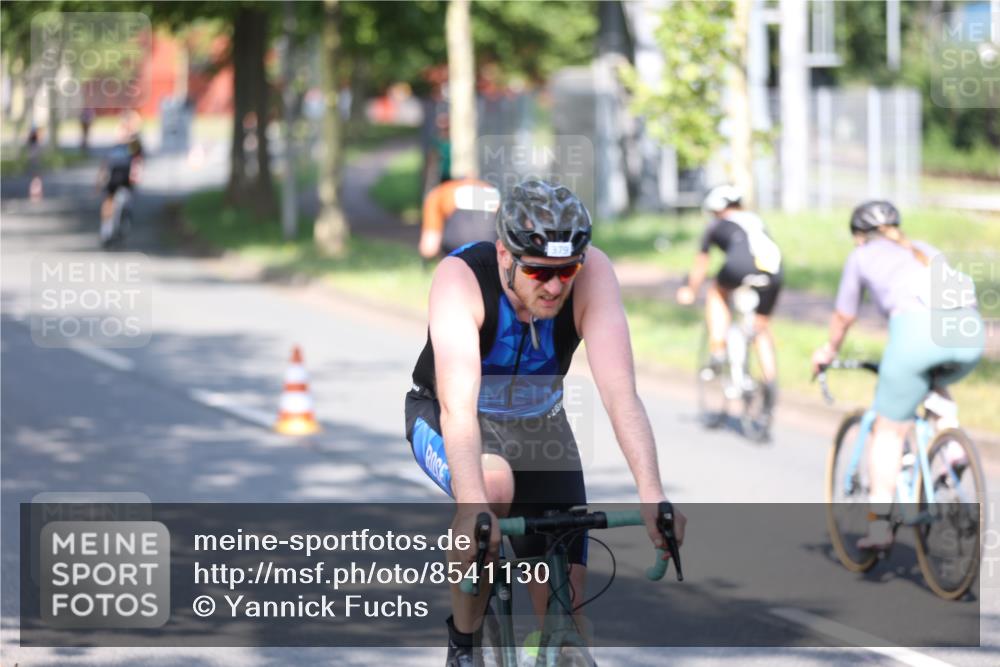 10.08.2025 - GEWOBA Citytriathlon Bremen Yannick Fuchs http://msf.ph/oto/8541130 10.08.2025 10:35:02 Radfahren 129, 147, 181, 241, 379, 393, 404, 413, 445, 461 meine-sportfotos.de