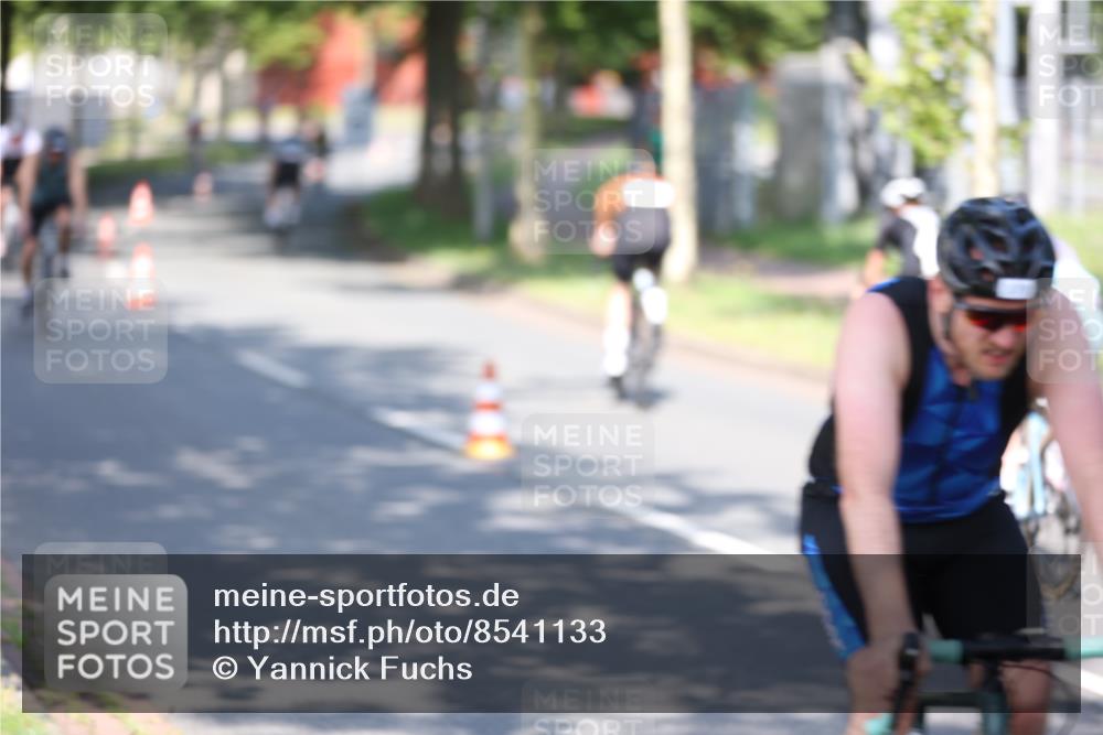 10.08.2025 - GEWOBA Citytriathlon Bremen Yannick Fuchs http://msf.ph/oto/8541133 10.08.2025 10:35:02 Radfahren 129, 147, 181, 241, 379, 393, 404, 413, 445, 461 meine-sportfotos.de