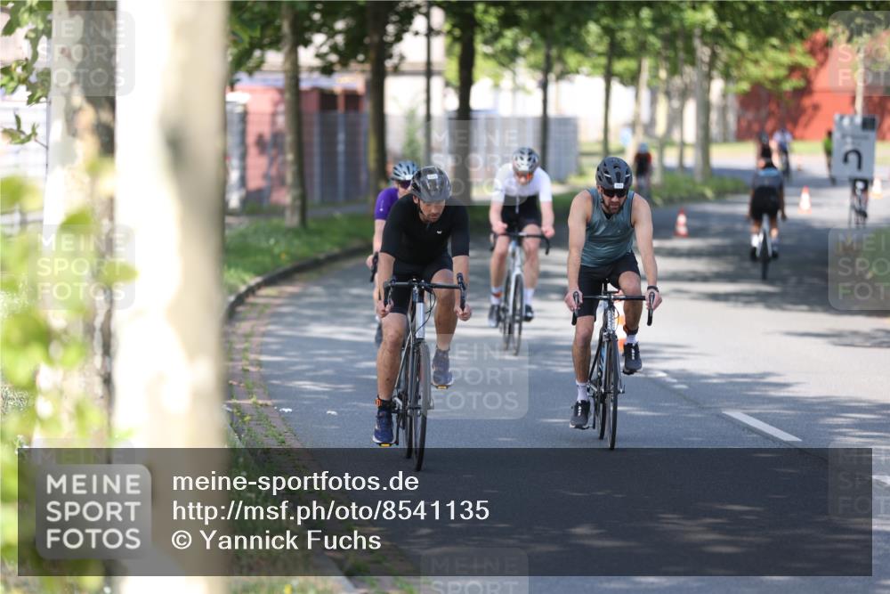 10.08.2025 - GEWOBA Citytriathlon Bremen Yannick Fuchs http://msf.ph/oto/8541135 10.08.2025 10:35:03 Radfahren 129, 147, 181, 241, 379, 393, 404, 413, 444, 445, 461 meine-sportfotos.de