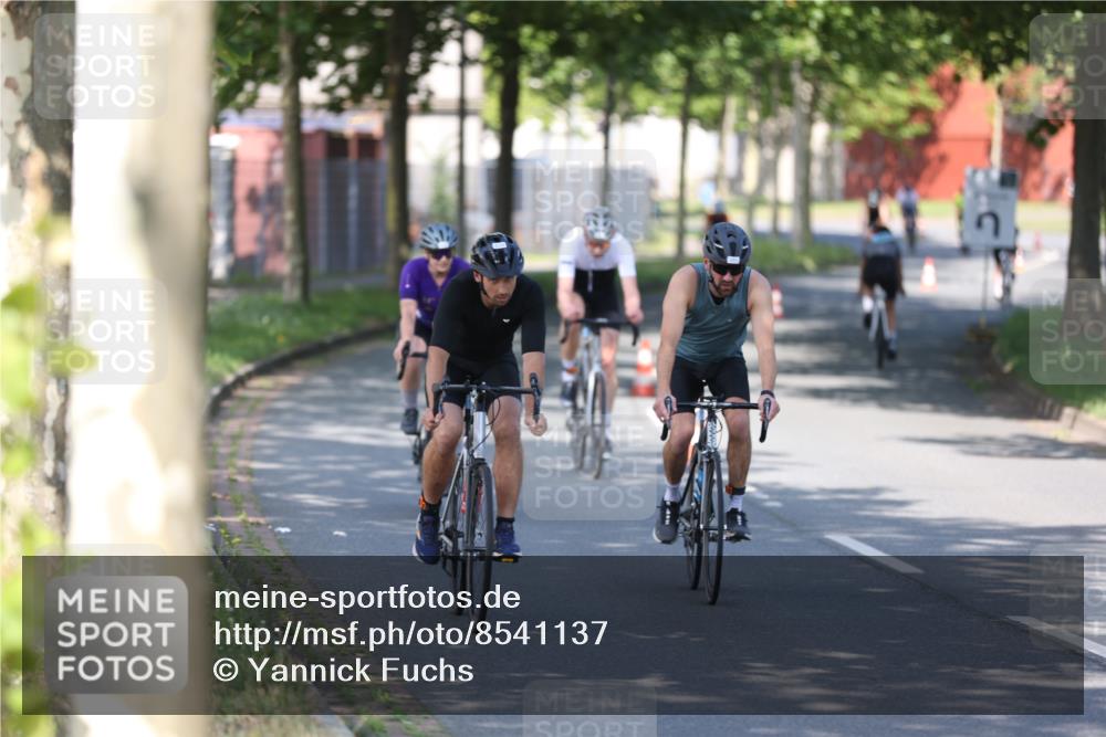 10.08.2025 - GEWOBA Citytriathlon Bremen Yannick Fuchs http://msf.ph/oto/8541137 10.08.2025 10:35:03 Radfahren 129, 147, 181, 241, 379, 393, 404, 413, 444, 445, 461 meine-sportfotos.de