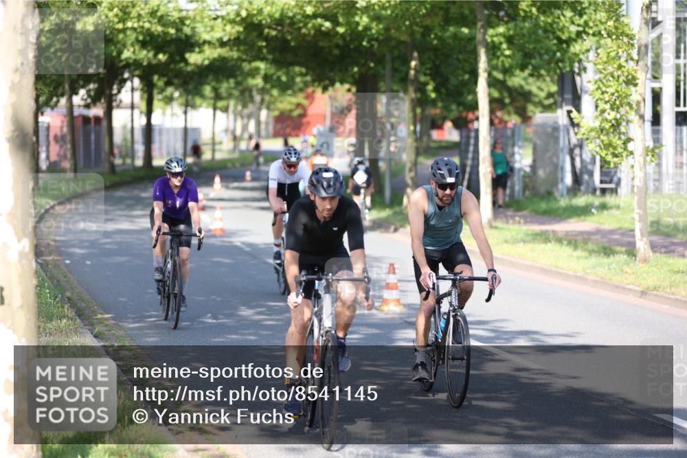 10.08.2025 - GEWOBA Citytriathlon Bremen Yannick Fuchs http://msf.ph/oto/8541145 10.08.2025 10:35:04 Radfahren 129, 147, 181, 241, 379, 382, 393, 404, 413, 444, 445, 461 meine-sportfotos.de