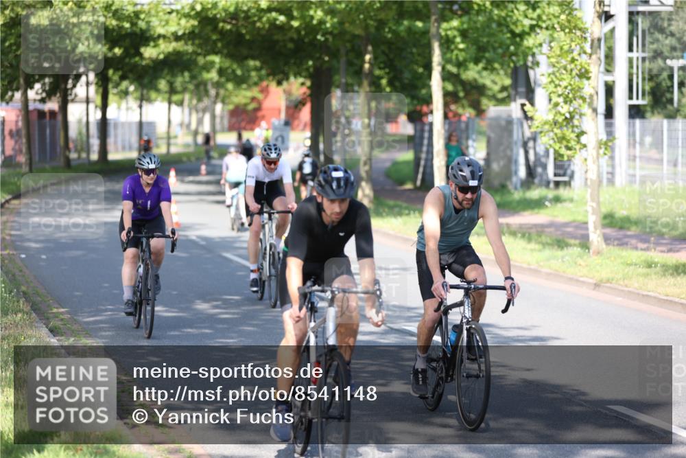 10.08.2025 - GEWOBA Citytriathlon Bremen Yannick Fuchs http://msf.ph/oto/8541148 10.08.2025 10:35:04 Radfahren 129, 147, 181, 241, 379, 382, 393, 404, 413, 444, 445, 461 meine-sportfotos.de