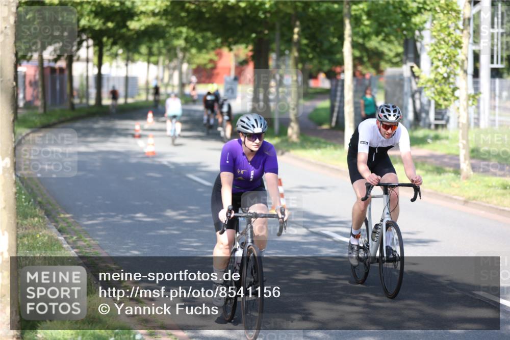 10.08.2025 - GEWOBA Citytriathlon Bremen Yannick Fuchs http://msf.ph/oto/8541156 10.08.2025 10:35:05 Radfahren 29, 147, 181, 241, 379, 382, 393, 404, 413, 444, 445, 461 meine-sportfotos.de