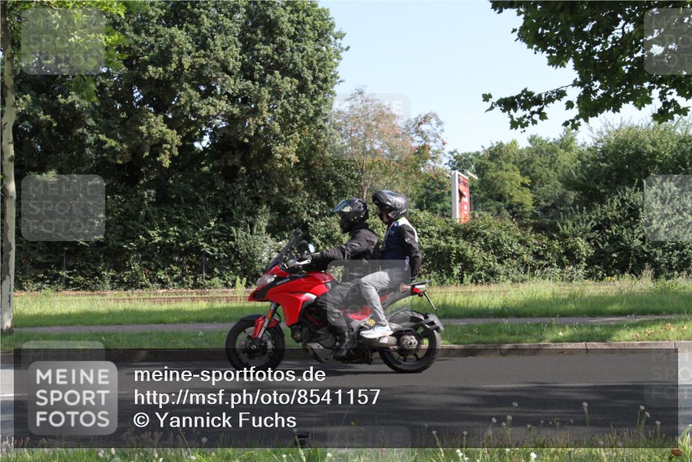 10.08.2025 - GEWOBA Citytriathlon Bremen Yannick Fuchs http://msf.ph/oto/8541157 10.08.2025 10:23:35 Radfahren 375 meine-sportfotos.de