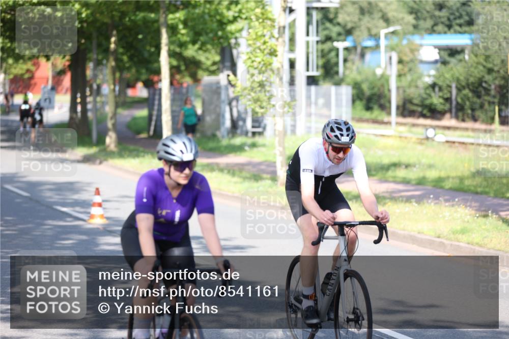 10.08.2025 - GEWOBA Citytriathlon Bremen Yannick Fuchs http://msf.ph/oto/8541161 10.08.2025 10:35:05 Radfahren 29, 147, 181, 241, 379, 382, 393, 404, 413, 444, 445, 461 meine-sportfotos.de