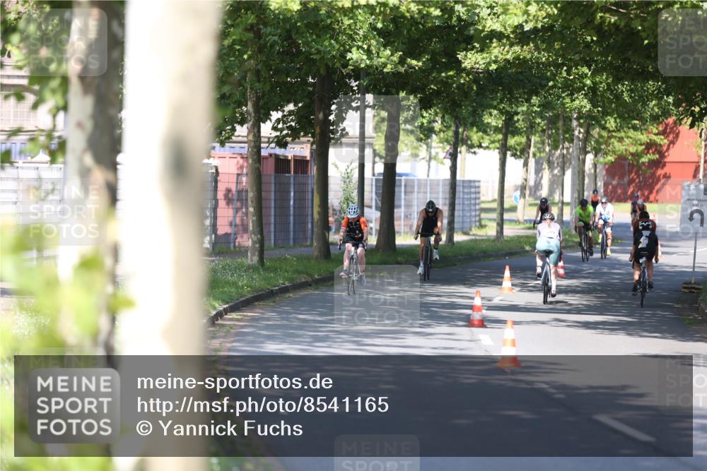 10.08.2025 - GEWOBA Citytriathlon Bremen Yannick Fuchs http://msf.ph/oto/8541165 10.08.2025 10:35:07 Radfahren 29, 147, 181, 241, 379, 382, 393, 404, 444, 445, 461 meine-sportfotos.de