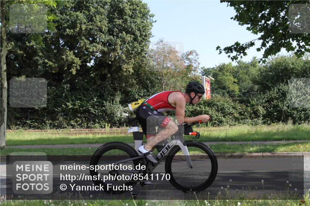 10.08.2025 - GEWOBA Citytriathlon Bremen Yannick Fuchs http://msf.ph/oto/8541170 10.08.2025 10:24:14 Radfahren 374, 398 meine-sportfotos.de