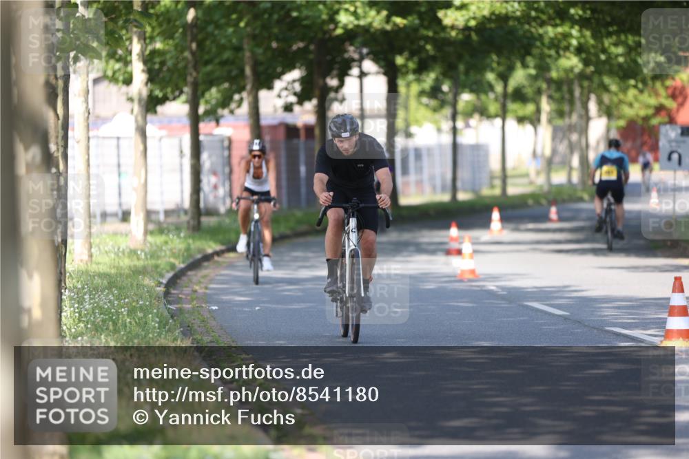 10.08.2025 - GEWOBA Citytriathlon Bremen Yannick Fuchs http://msf.ph/oto/8541180 10.08.2025 10:36:08 Radfahren 373, 401, 450, 493 meine-sportfotos.de
