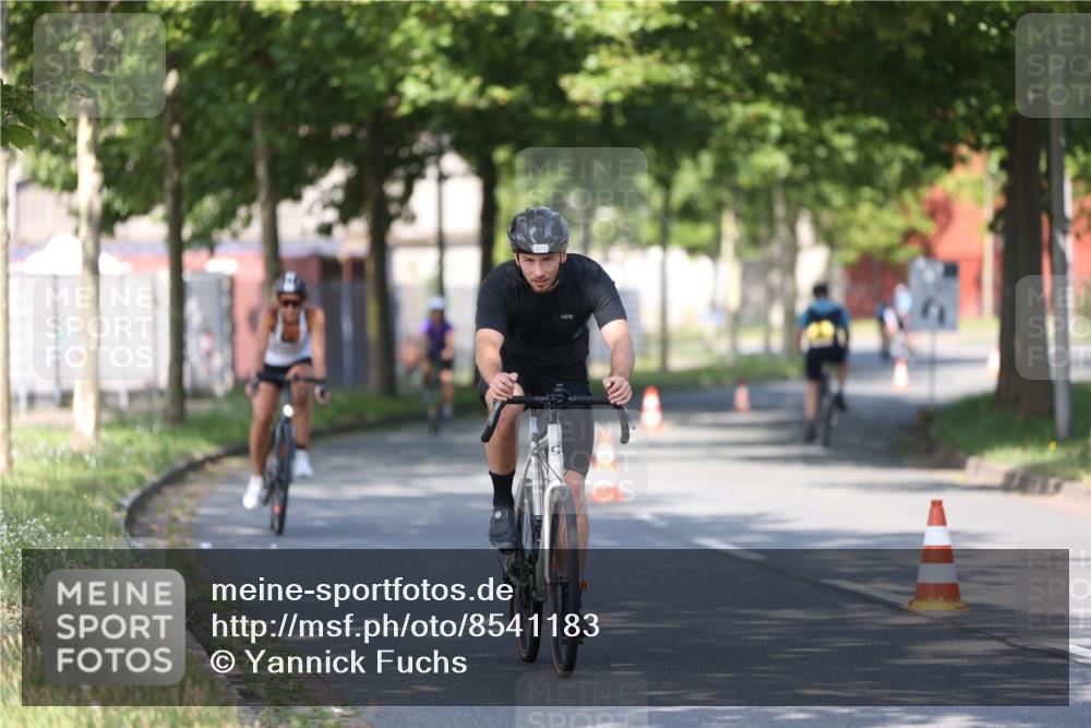 10.08.2025 - GEWOBA Citytriathlon Bremen Yannick Fuchs http://msf.ph/oto/8541183 10.08.2025 10:36:09 Radfahren 373, 401, 450, 493 meine-sportfotos.de