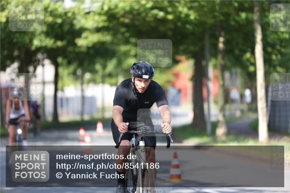 10.08.2025 - GEWOBA Citytriathlon Bremen Yannick Fuchs http://msf.ph/oto/8541186 10.08.2025 10:36:10 Radfahren 373, 401, 450, 493 meine-sportfotos.de