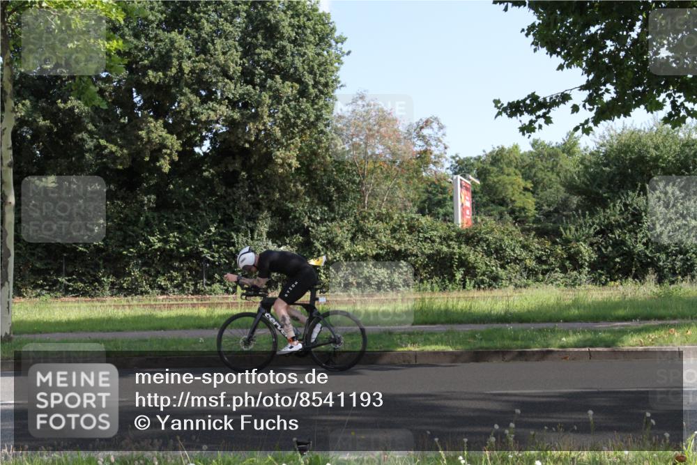 10.08.2025 - GEWOBA Citytriathlon Bremen Yannick Fuchs http://msf.ph/oto/8541193 10.08.2025 10:24:24 Radfahren 374, 398 meine-sportfotos.de