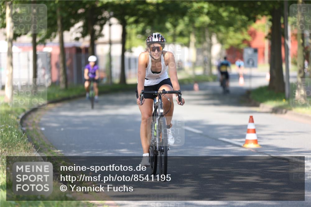 10.08.2025 - GEWOBA Citytriathlon Bremen Yannick Fuchs http://msf.ph/oto/8541195 10.08.2025 10:36:11 Radfahren 231, 373, 401, 450, 493 meine-sportfotos.de