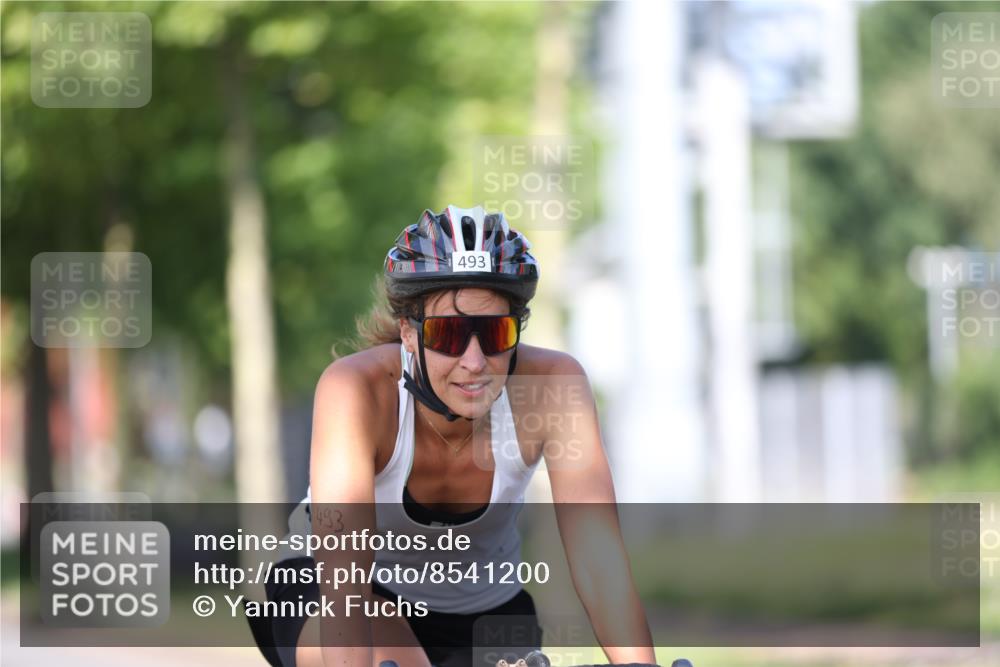10.08.2025 - GEWOBA Citytriathlon Bremen Yannick Fuchs http://msf.ph/oto/8541200 10.08.2025 10:36:13 Radfahren 231, 373, 401, 450, 493 meine-sportfotos.de