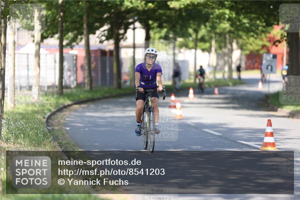 10.08.2025 - GEWOBA Citytriathlon Bremen Yannick Fuchs http://msf.ph/oto/8541203 10.08.2025 10:36:15 Radfahren 231, 373, 401, 450, 493 meine-sportfotos.de