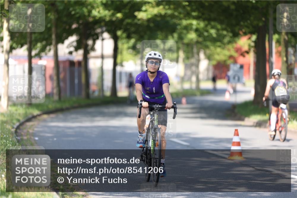 10.08.2025 - GEWOBA Citytriathlon Bremen Yannick Fuchs http://msf.ph/oto/8541206 10.08.2025 10:36:15 Radfahren 231, 373, 401, 450, 493 meine-sportfotos.de
