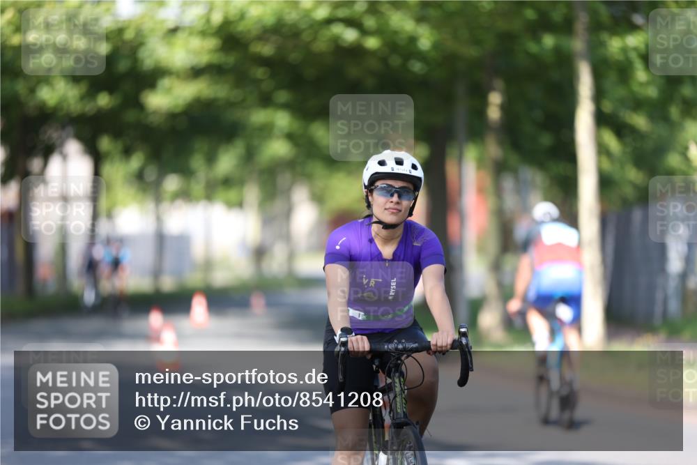 10.08.2025 - GEWOBA Citytriathlon Bremen Yannick Fuchs http://msf.ph/oto/8541208 10.08.2025 10:36:16 Radfahren 117, 231, 373, 401, 450, 493 meine-sportfotos.de