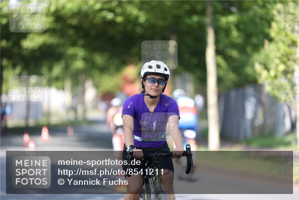 10.08.2025 - GEWOBA Citytriathlon Bremen Yannick Fuchs http://msf.ph/oto/8541211 10.08.2025 10:36:16 Radfahren 117, 231, 373, 401, 450, 493 meine-sportfotos.de