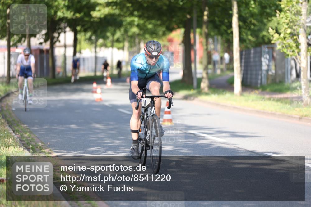 10.08.2025 - GEWOBA Citytriathlon Bremen Yannick Fuchs http://msf.ph/oto/8541220 10.08.2025 10:36:22 Radfahren 99, 117, 159, 231, 373, 378, 397, 401, 450 meine-sportfotos.de