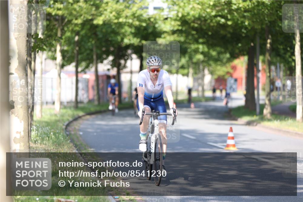 10.08.2025 - GEWOBA Citytriathlon Bremen Yannick Fuchs http://msf.ph/oto/8541230 10.08.2025 10:36:24 Radfahren 99, 117, 159, 231, 378, 397, 401, 447, 450 meine-sportfotos.de