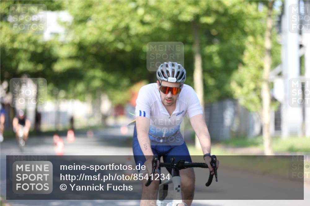 10.08.2025 - GEWOBA Citytriathlon Bremen Yannick Fuchs http://msf.ph/oto/8541234 10.08.2025 10:36:25 Radfahren 99, 117, 159, 231, 378, 397, 401, 447, 450 meine-sportfotos.de