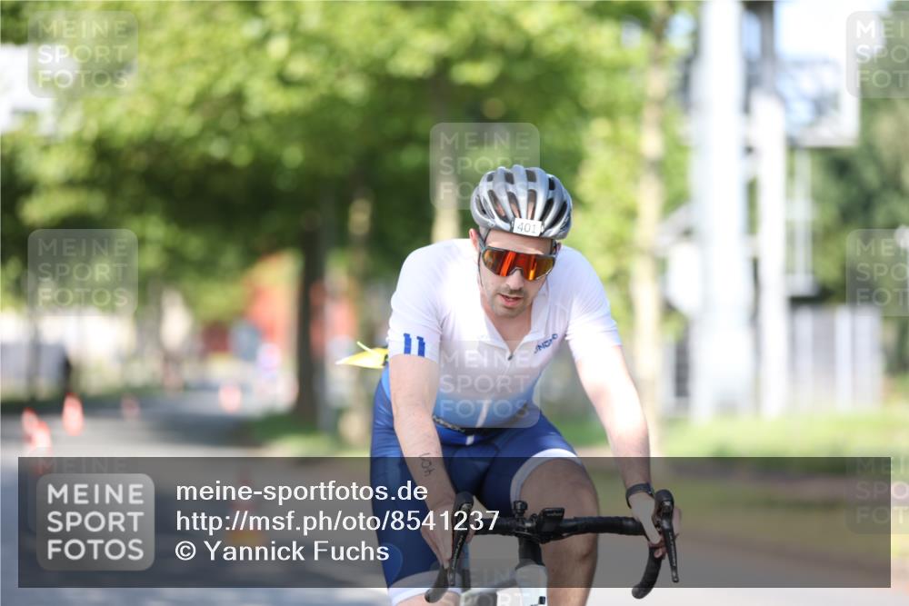 10.08.2025 - GEWOBA Citytriathlon Bremen Yannick Fuchs http://msf.ph/oto/8541237 10.08.2025 10:36:25 Radfahren 99, 117, 159, 231, 378, 397, 401, 447, 450 meine-sportfotos.de